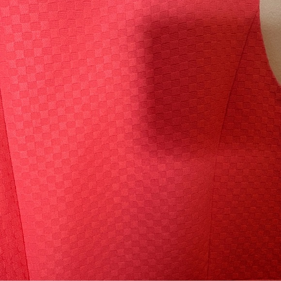 Chic Coral Sleeveless Midi Dress - Picture 8 of 8